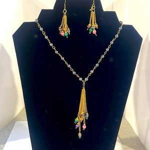 It’s a very elegant handmade gray pearl necklace and earrings  set.